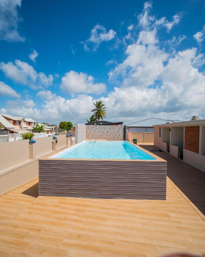 Evasion En Plein Coeur De La Ville Studio Jacuzzis Sauna Et Piscine Au Centre De 路易港 外观 照片